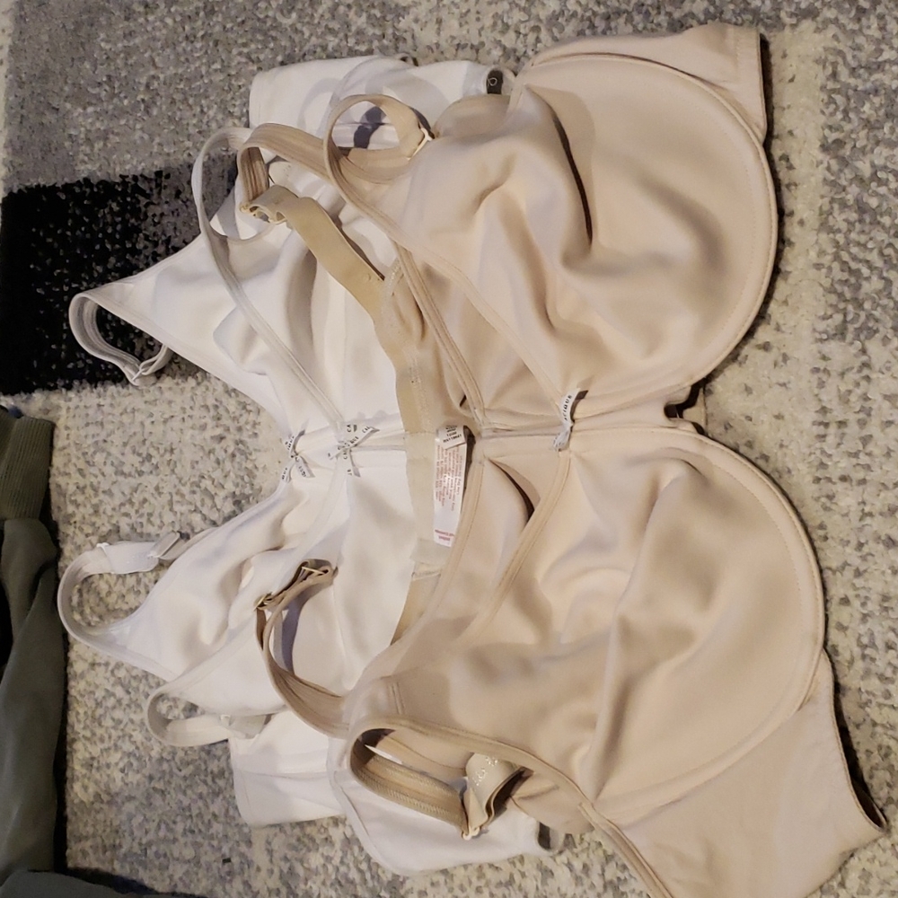 Bundle of 4 lane bryant bras